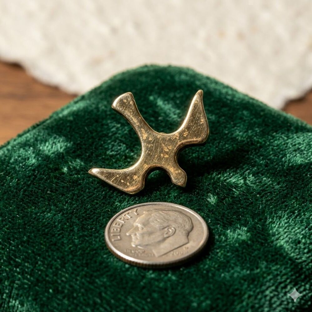 Vintage Polished Gold Tone Dove Lapel Pin Hat Pin Brooch 1/2" Brass Bird